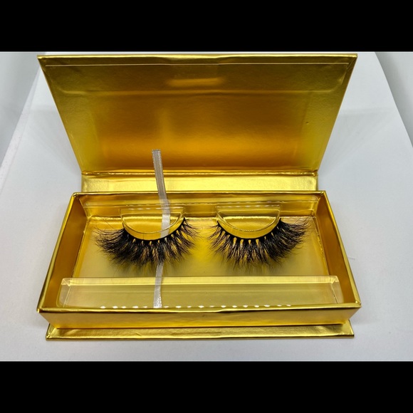 JHaley Beauty LLC Luxury Mink Lashes - Picture 4 of 7